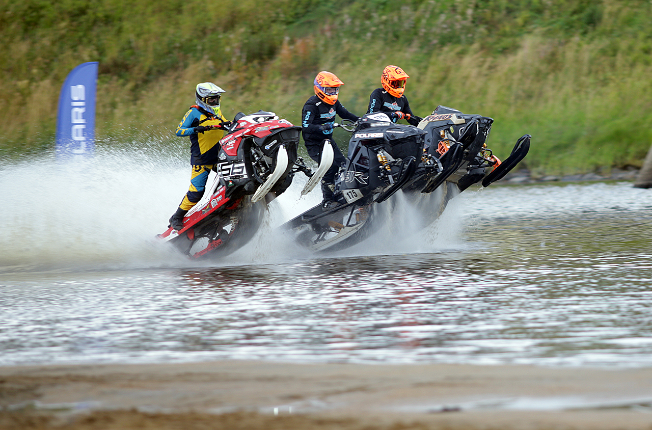Warercross Tette dueller i Kautokeino under Watercross 2024 - Norges Motorsportforbund